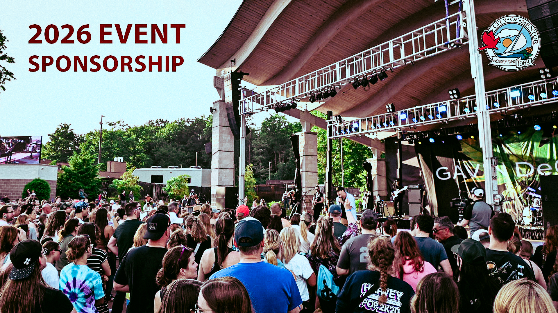 Image of the audience at the Mentor Rocks summer concert series featuring Gavin DeGraw.