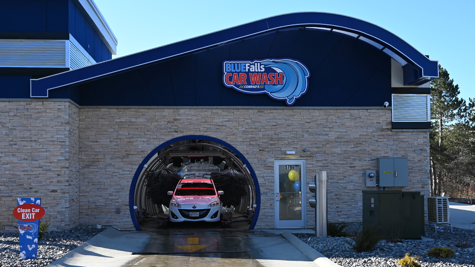 Blue Falls Car Wash is now open in Mentor.