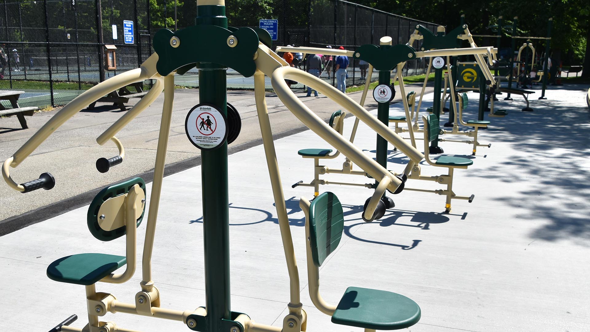 Outdoor exercise equipment in public online parks