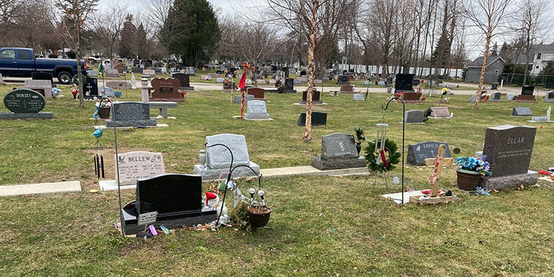 Mentor Cemetery Christmas Decorations